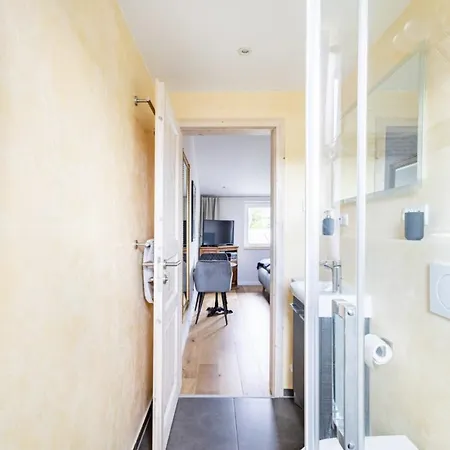 Stilvolles Mit Bad, Nahe Messe, Bmw, Expo